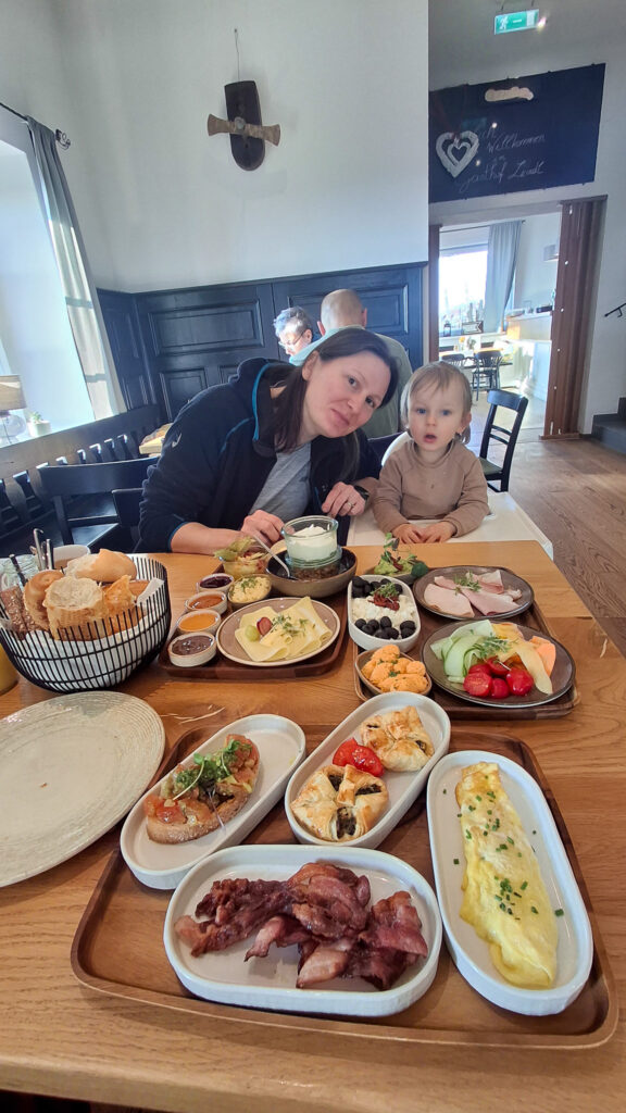 Marcela Mjartan a Markus na raňajkách v Gasthof Leindl v Rakúskom Krems