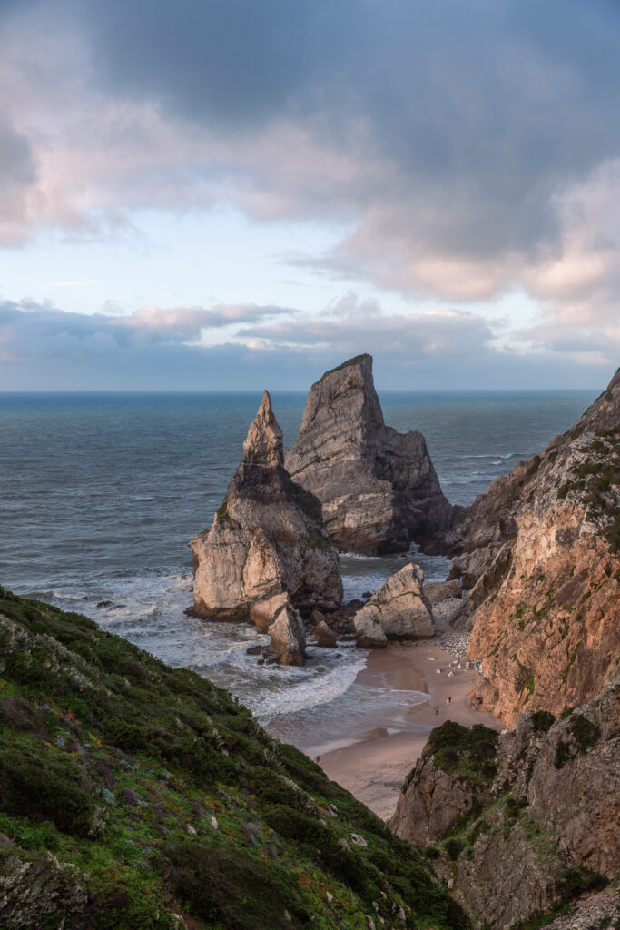 Cabo da Roca kúsok od portugalského Lisabonu. Najzápadnejšie miesto Európy. Ursa pláž.