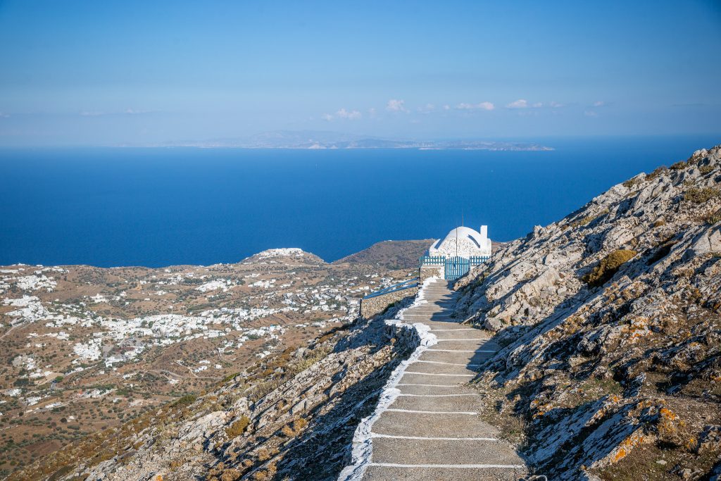 Profitis Ilias na gréckom ostrove Sifnos na najvyššom mieste 682 mnm.