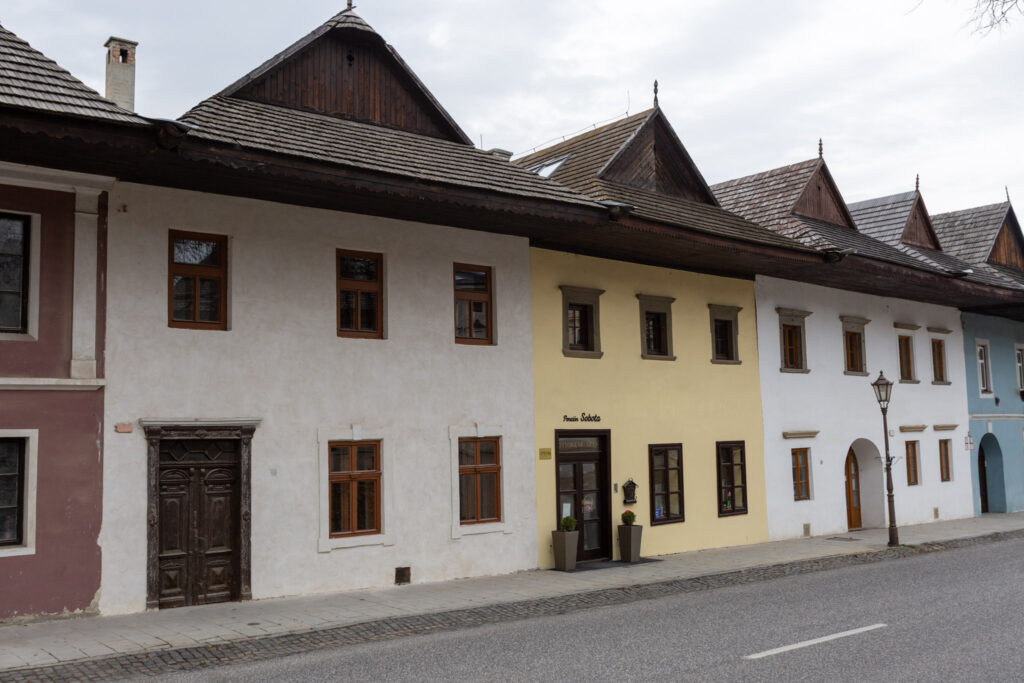 Historické domy na Sobotskom námestí. Spišská sobota