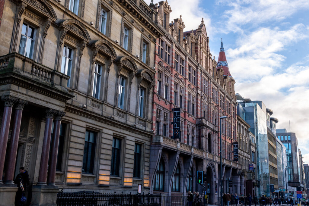 Ulica Leeds, Anglicko