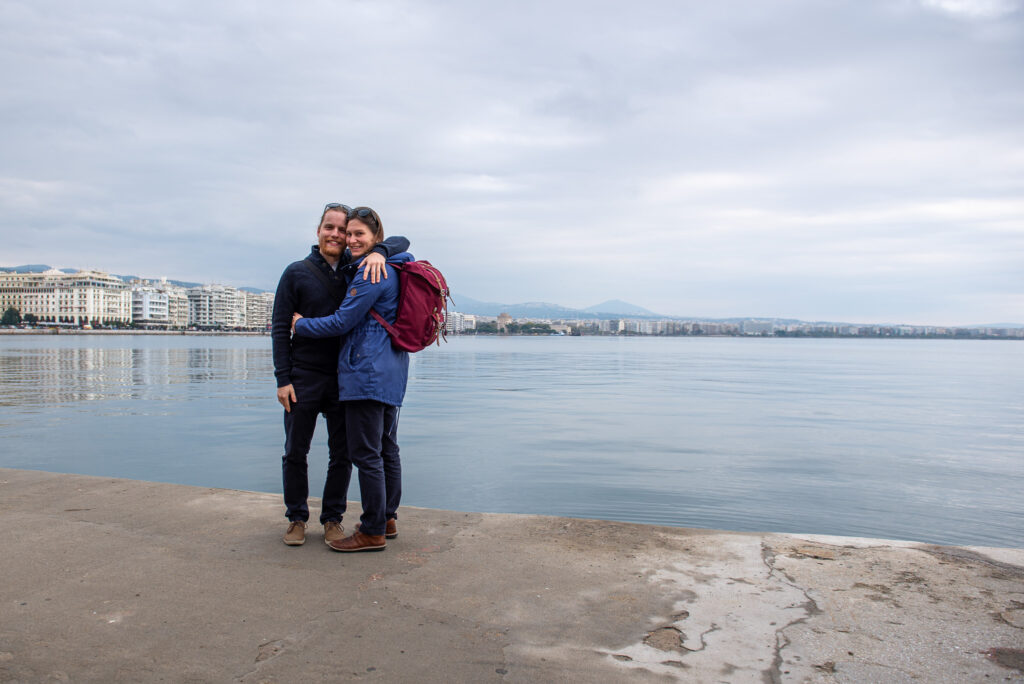 Michal Mjartan a Marcela Mjartan na promenáde v Gréckom Solúne.