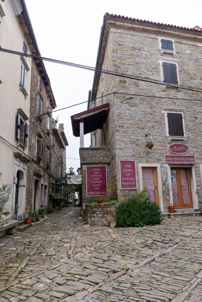 Ulička umeleckého mestečka Grožnjan.