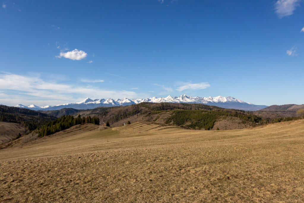 Výhľad na Vysoké Tatry z Liptovskej Tepličky.