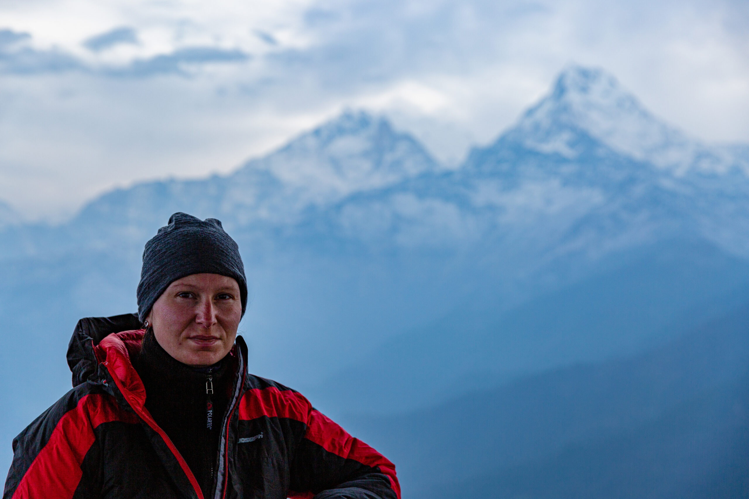 Maca a Annapurny v pozadí z Poon Hill. Nepál, Himaláje.