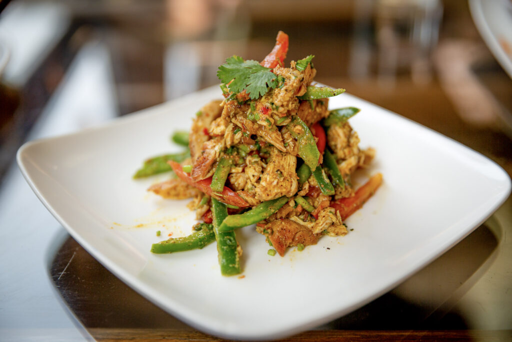 Tradičné nepálske jedlo podávané v reštaurácii Forest & Plate