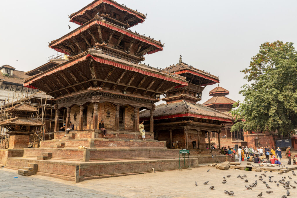 Chrámy podopreté bambusovými stĺpmi na Durbar Square v Káthmandu