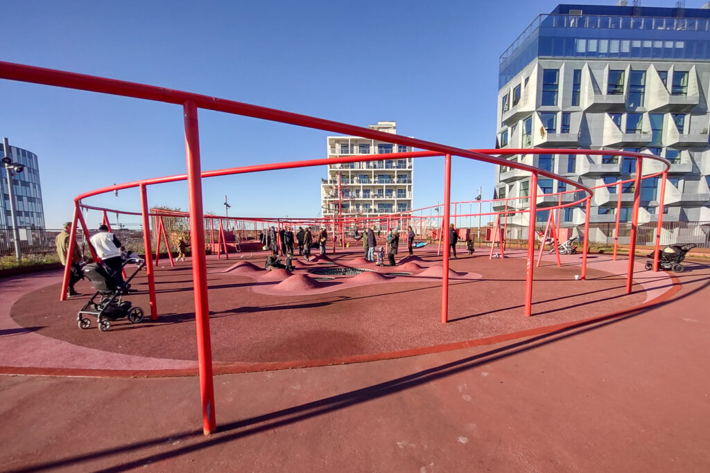 Detské ihrisko na streche parkovacieho domu Konditaget