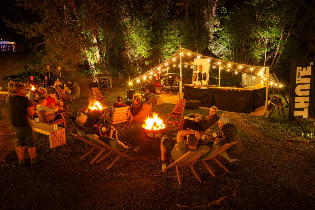 Večerná hudba a oheň na Thule Adventure Camping - Innsbruck 2026