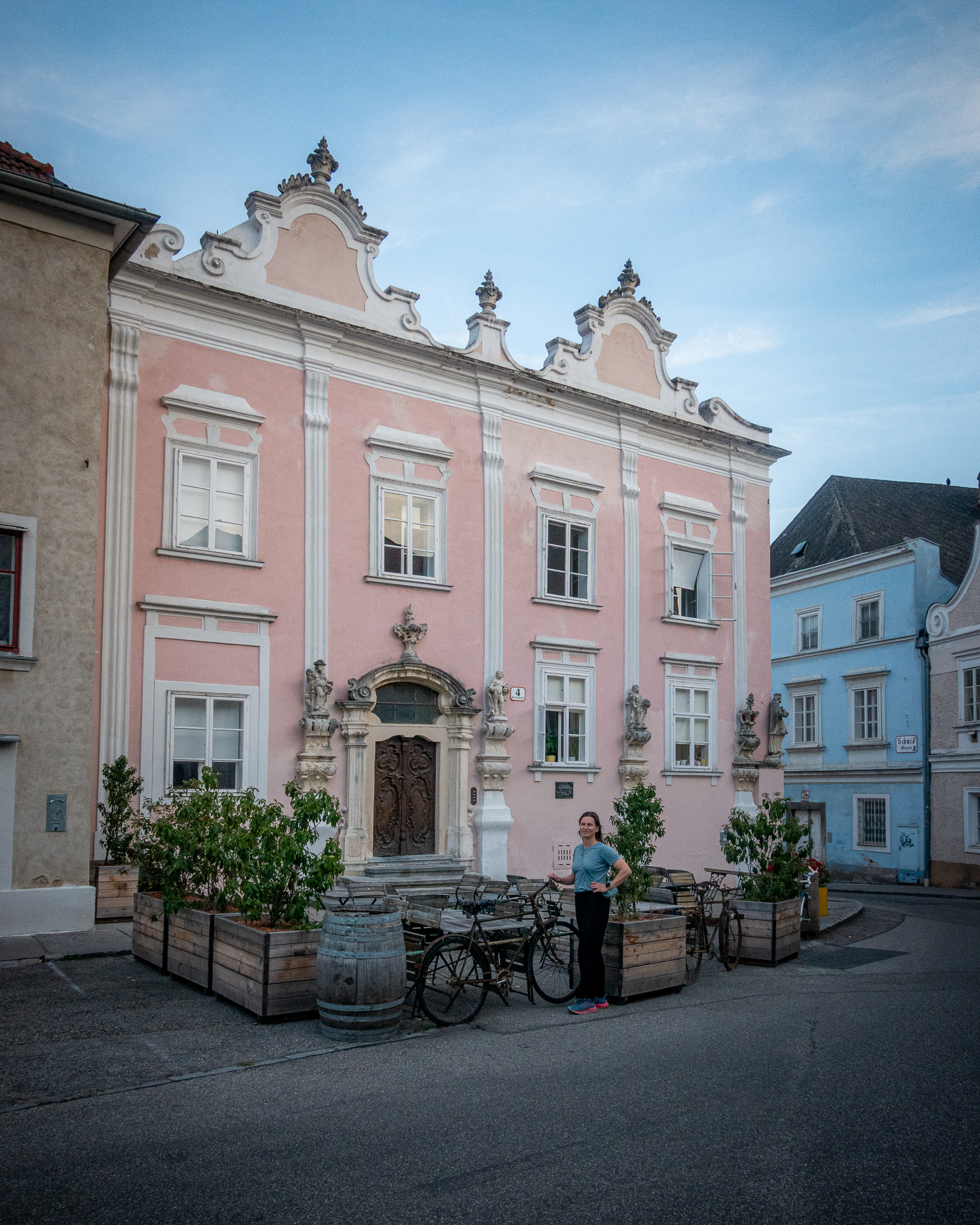 Turistka sa fotí v rakúskom Kremse